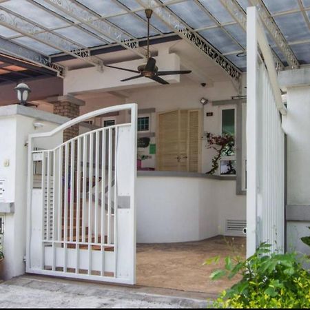 Nautilus Bay Home Inn George Town Esterno foto