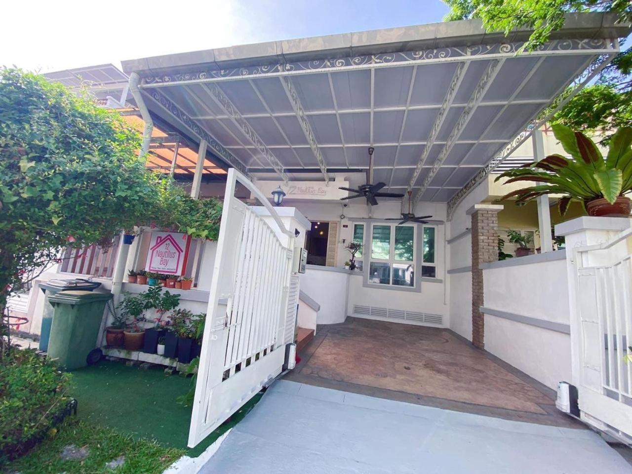 Nautilus Bay Home Inn George Town Esterno foto