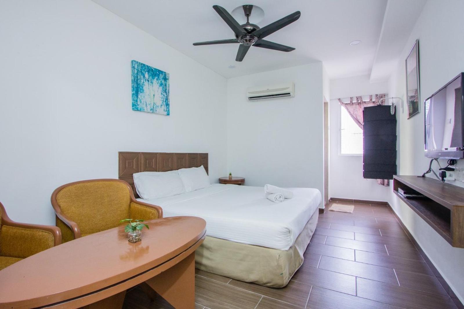 Nautilus Bay Home Inn George Town Esterno foto